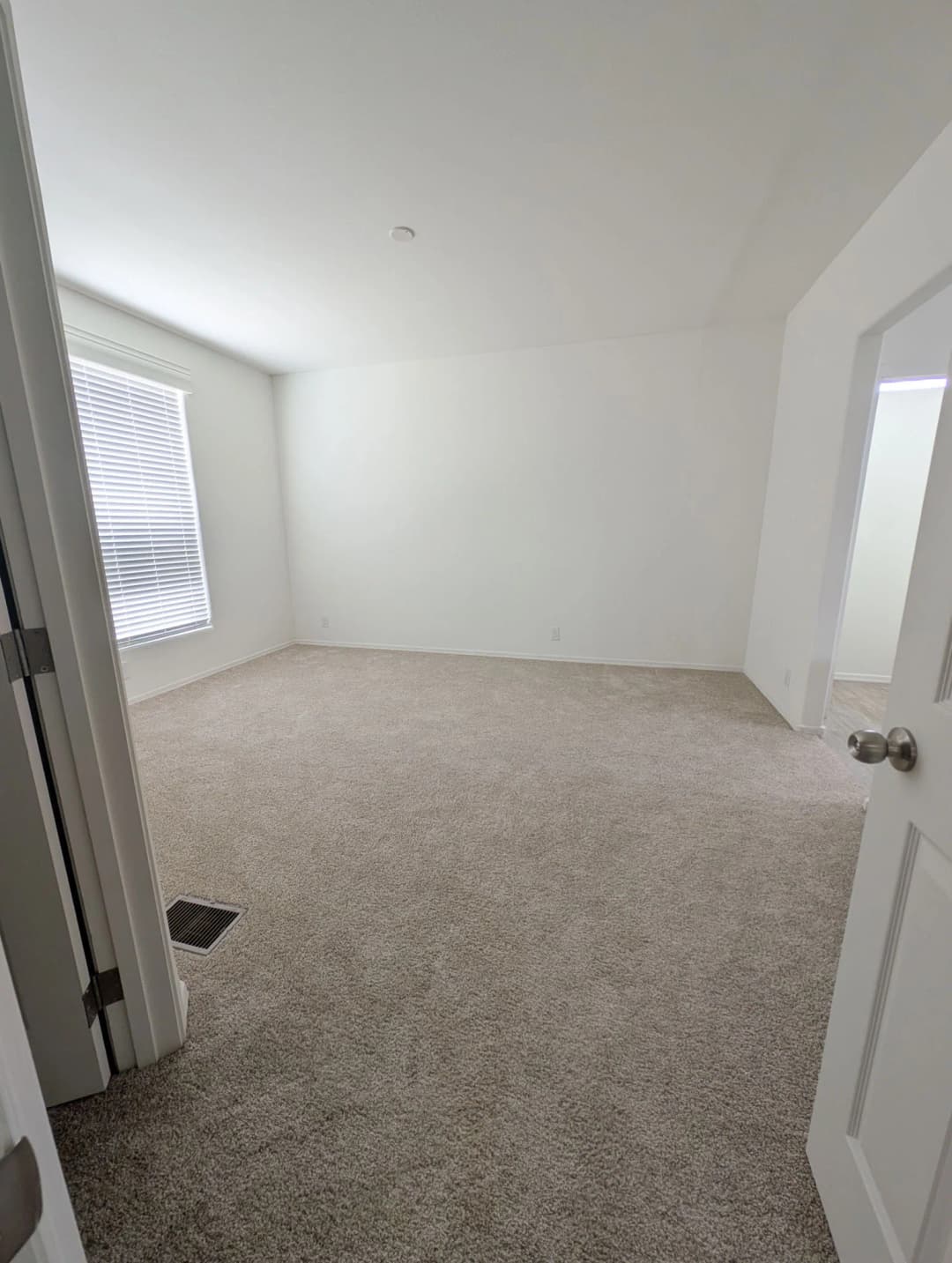 #43 bedroom home features