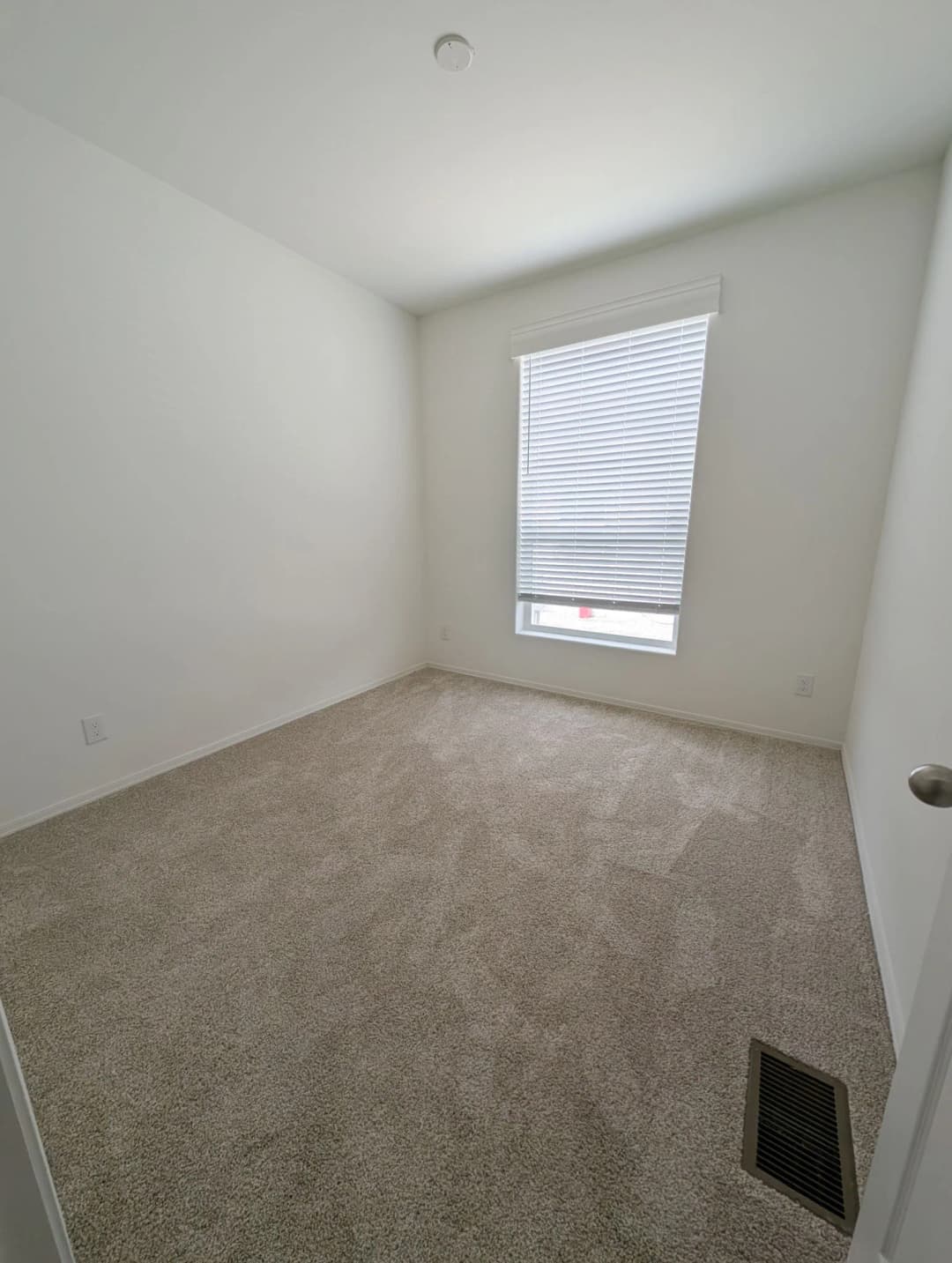 #43 bedroom home features