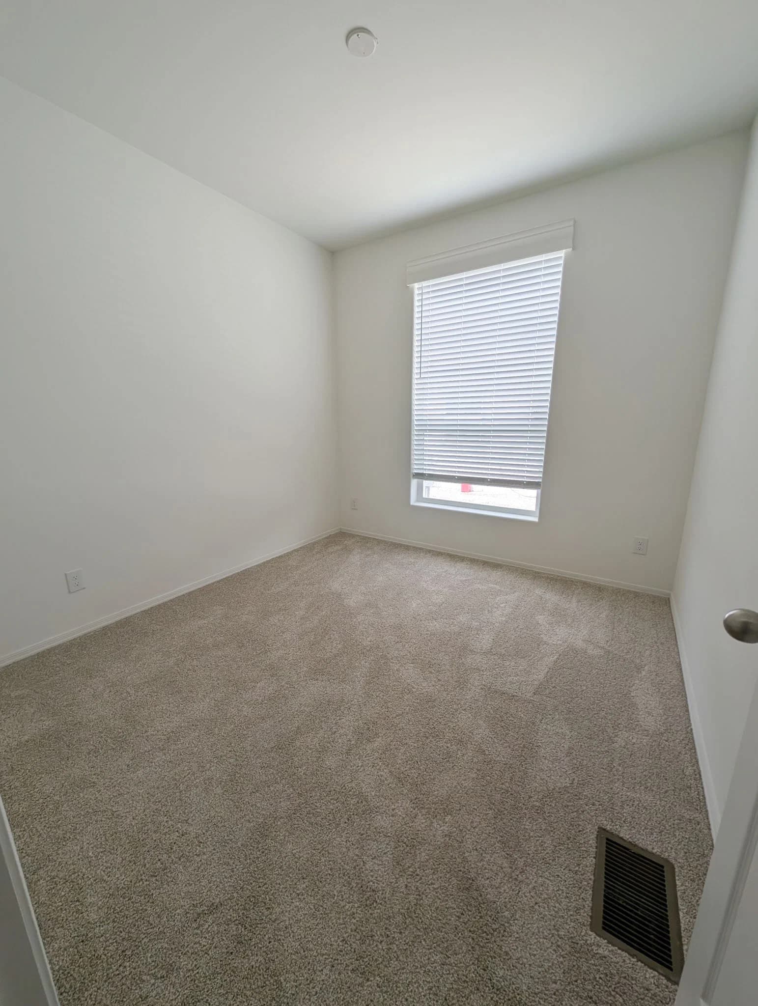 #43 bedroom home features
