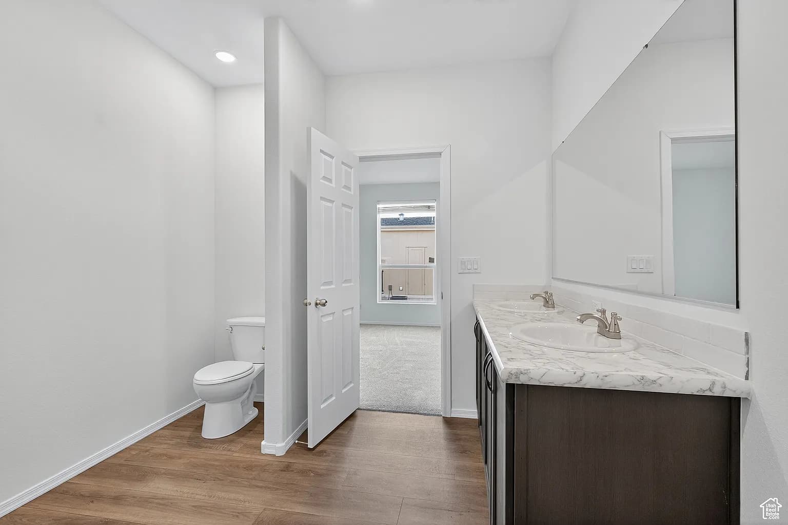 #112 bathroom home features