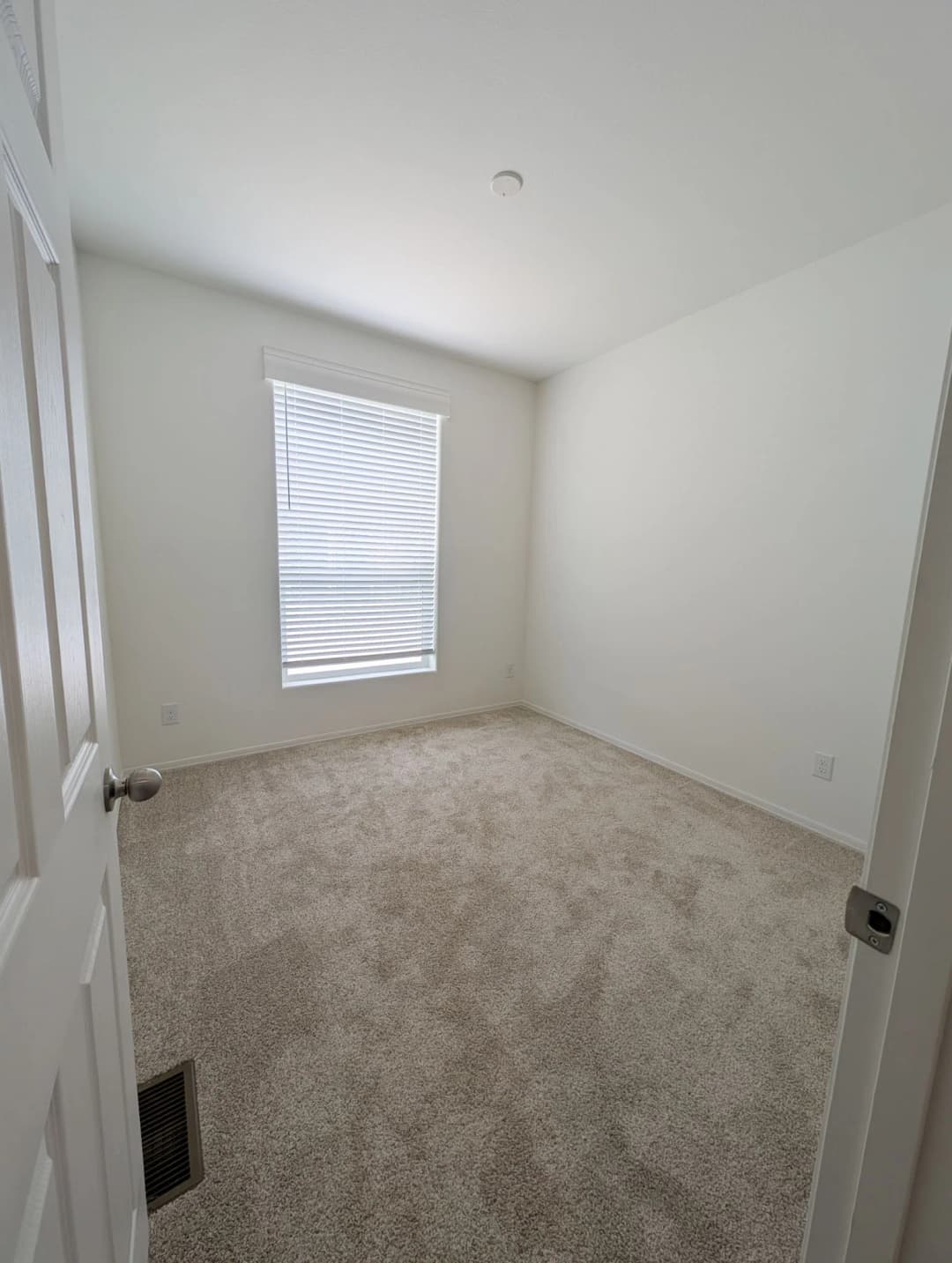 #43 bedroom home features