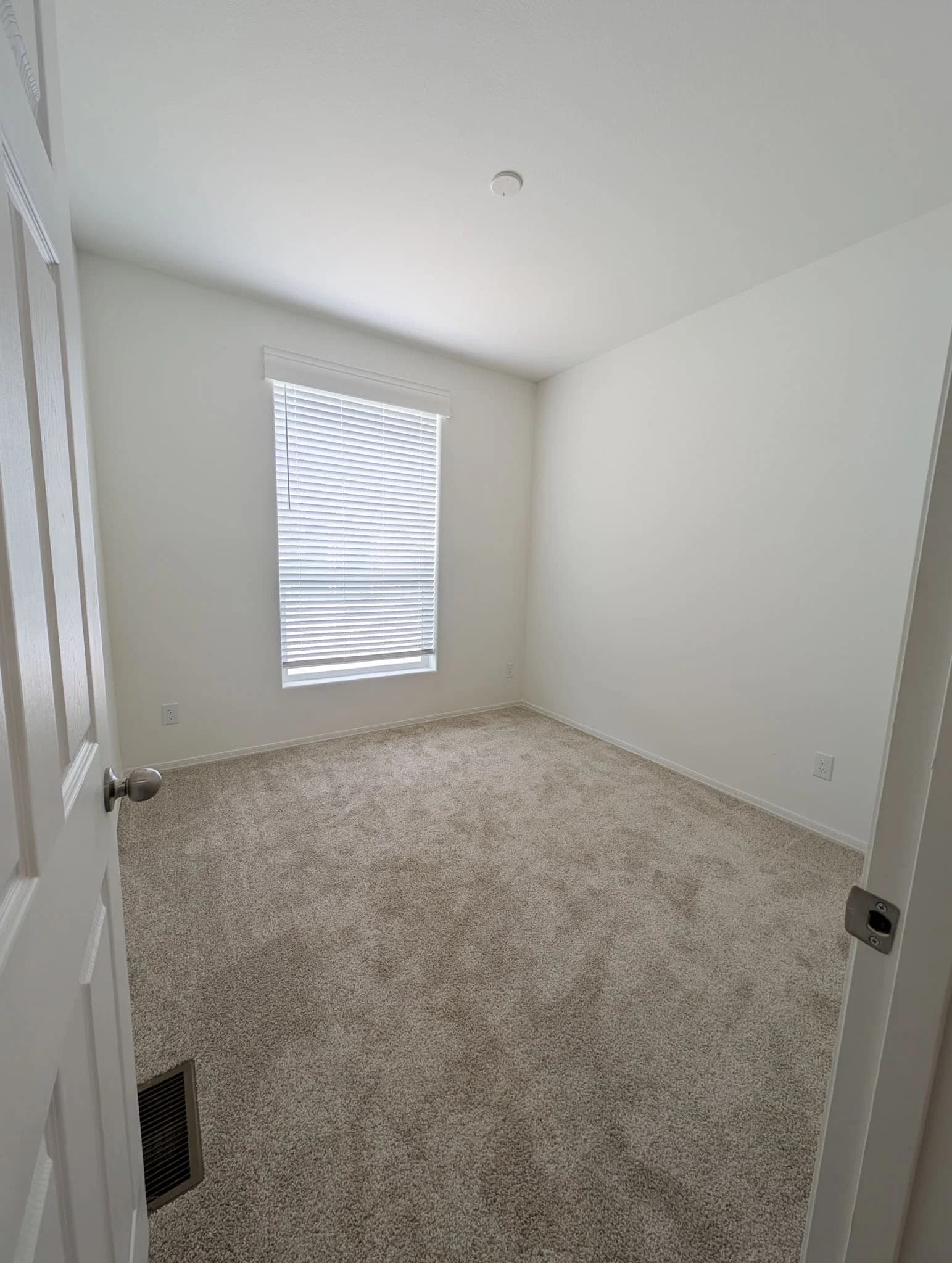 #43 bedroom home features