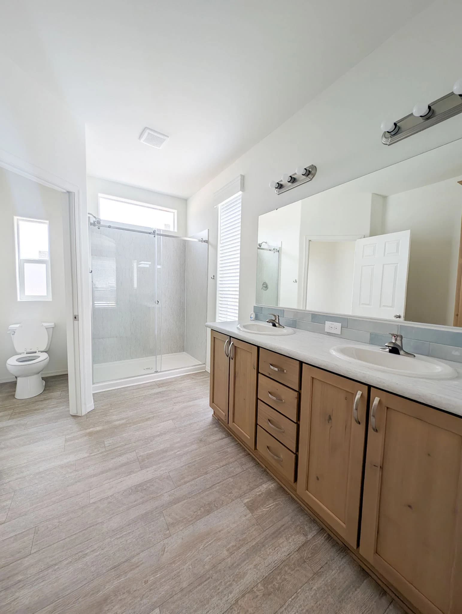 #40 bathroom home features