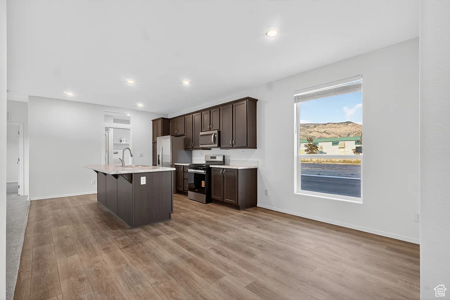 #112 kitchen home features