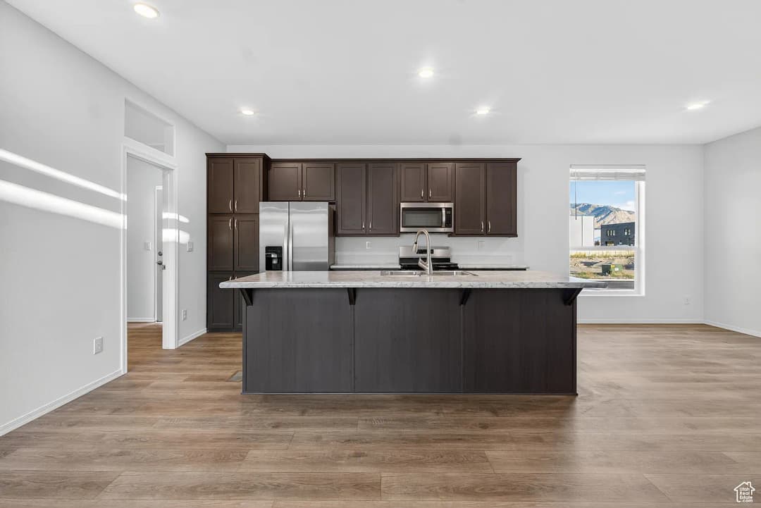 #112 kitchen home features