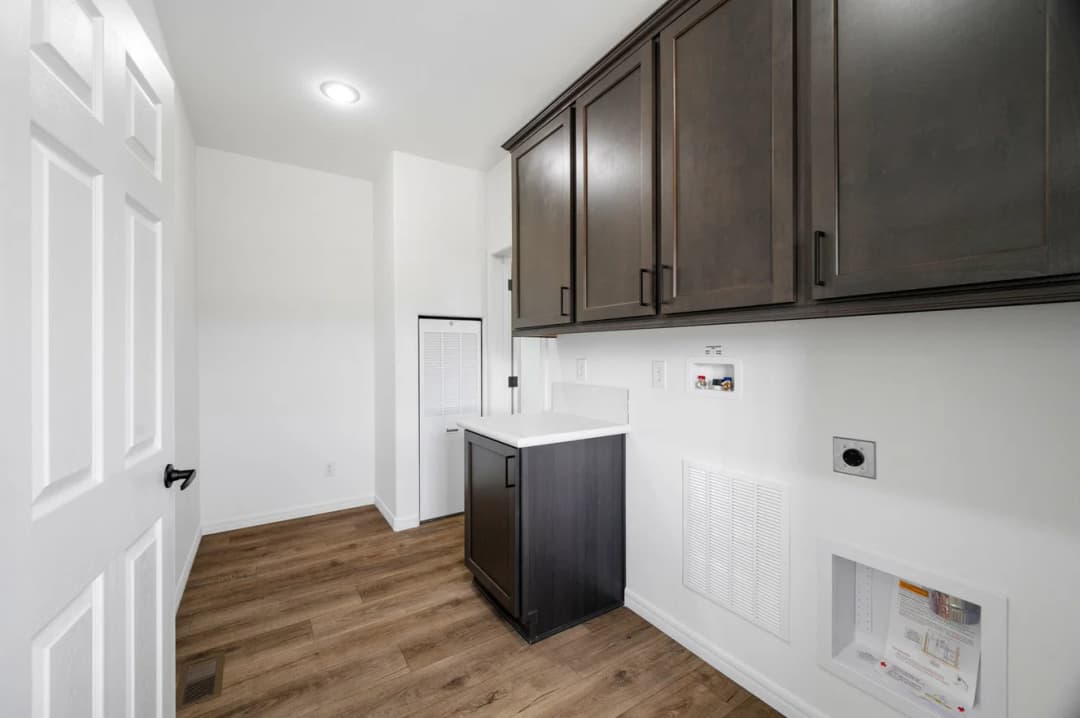 Limited series 28523a interior home features
