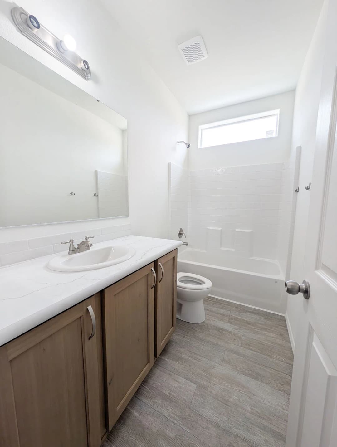 #43 bathroom home features