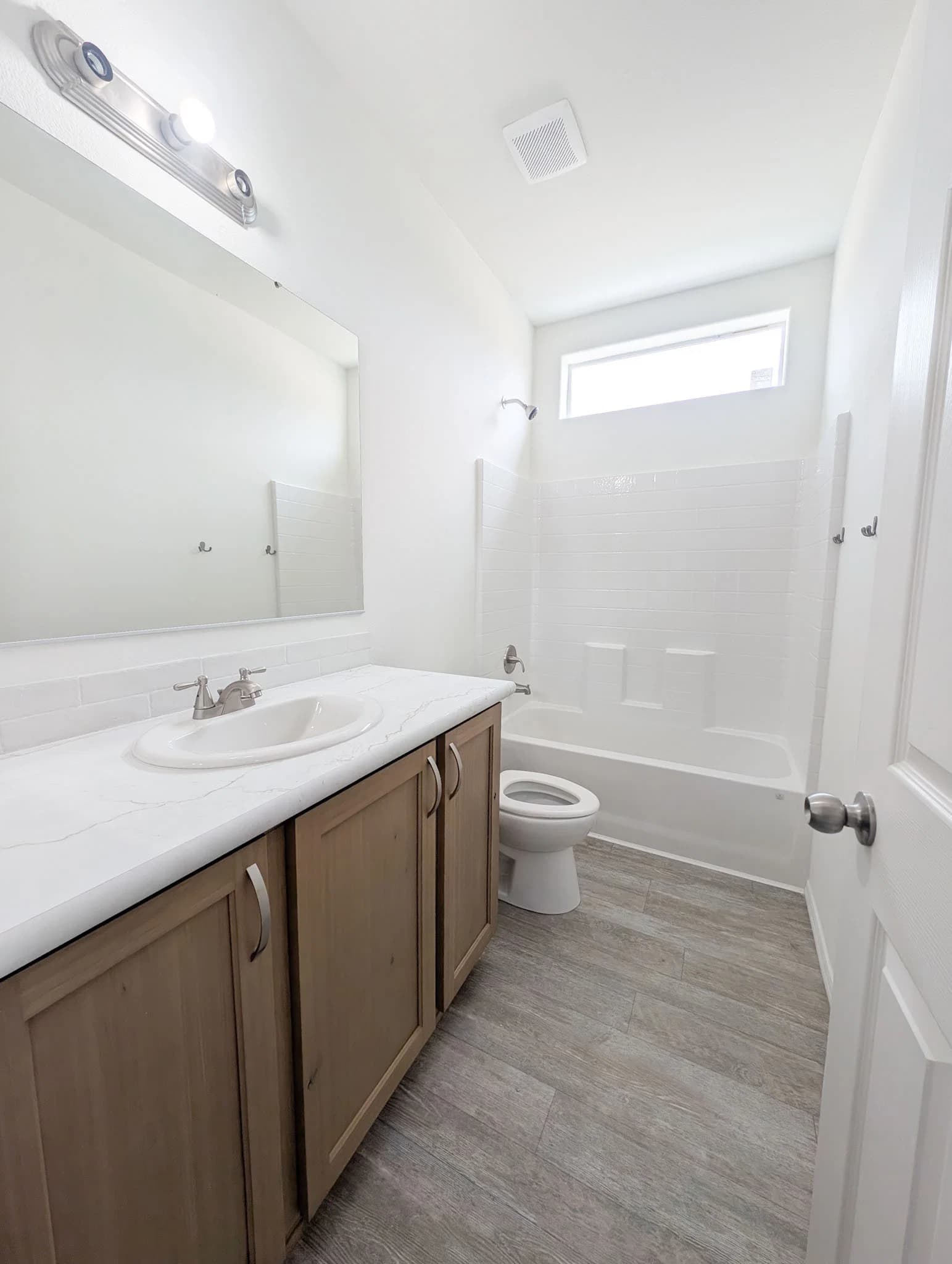 #43 bathroom home features