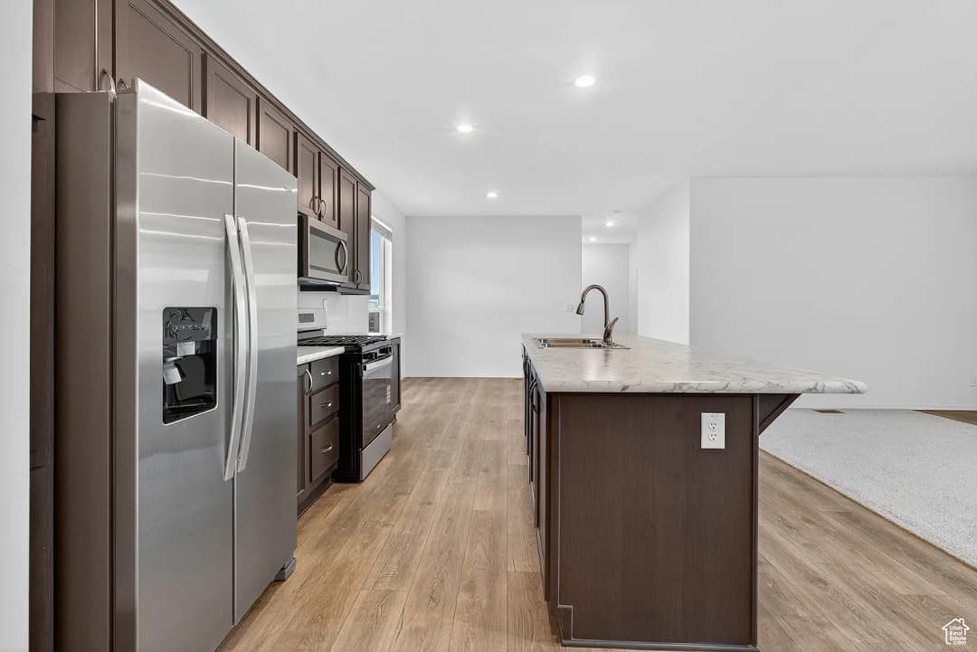 #112 kitchen home features