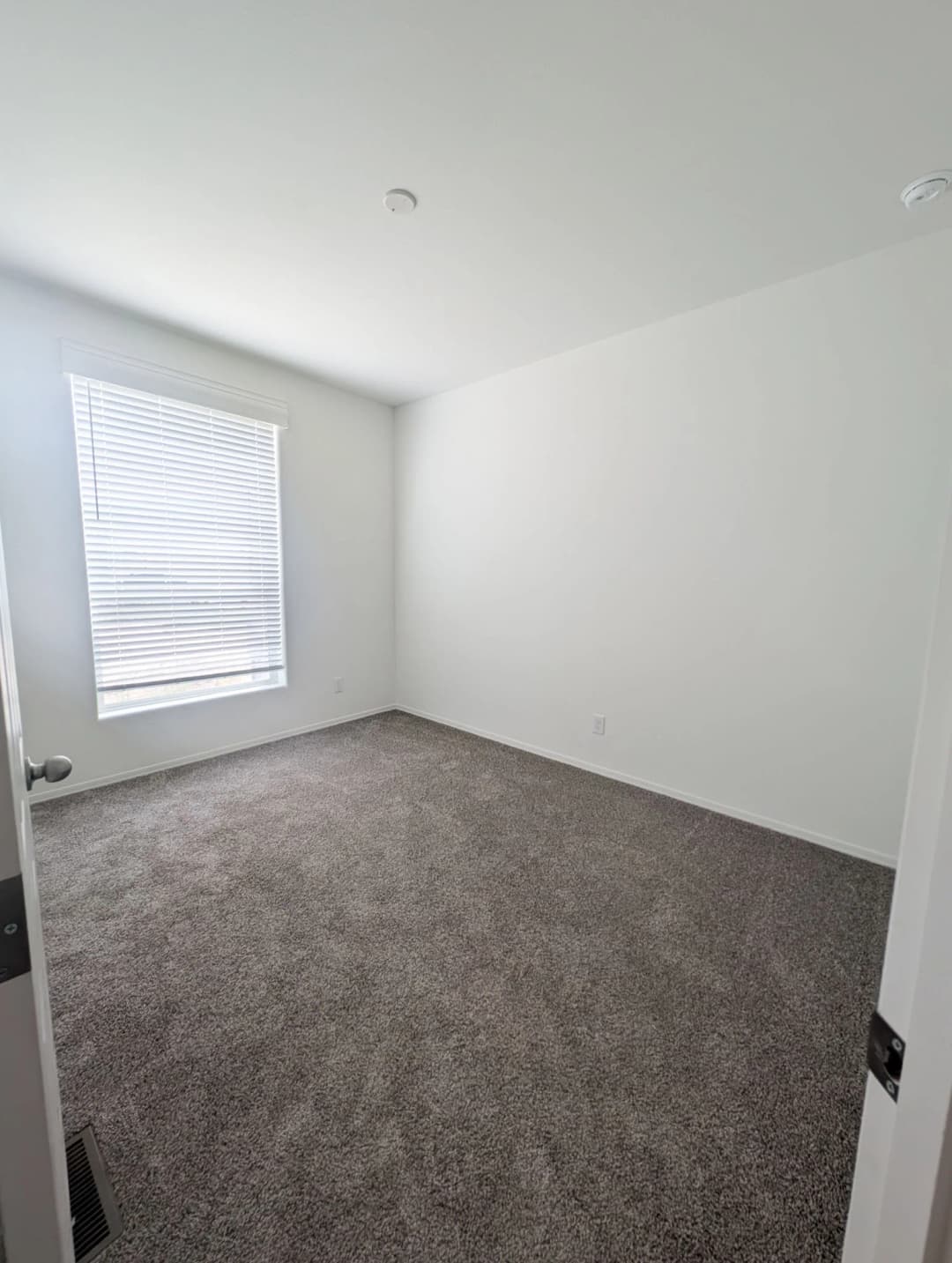 #40 bedroom home features