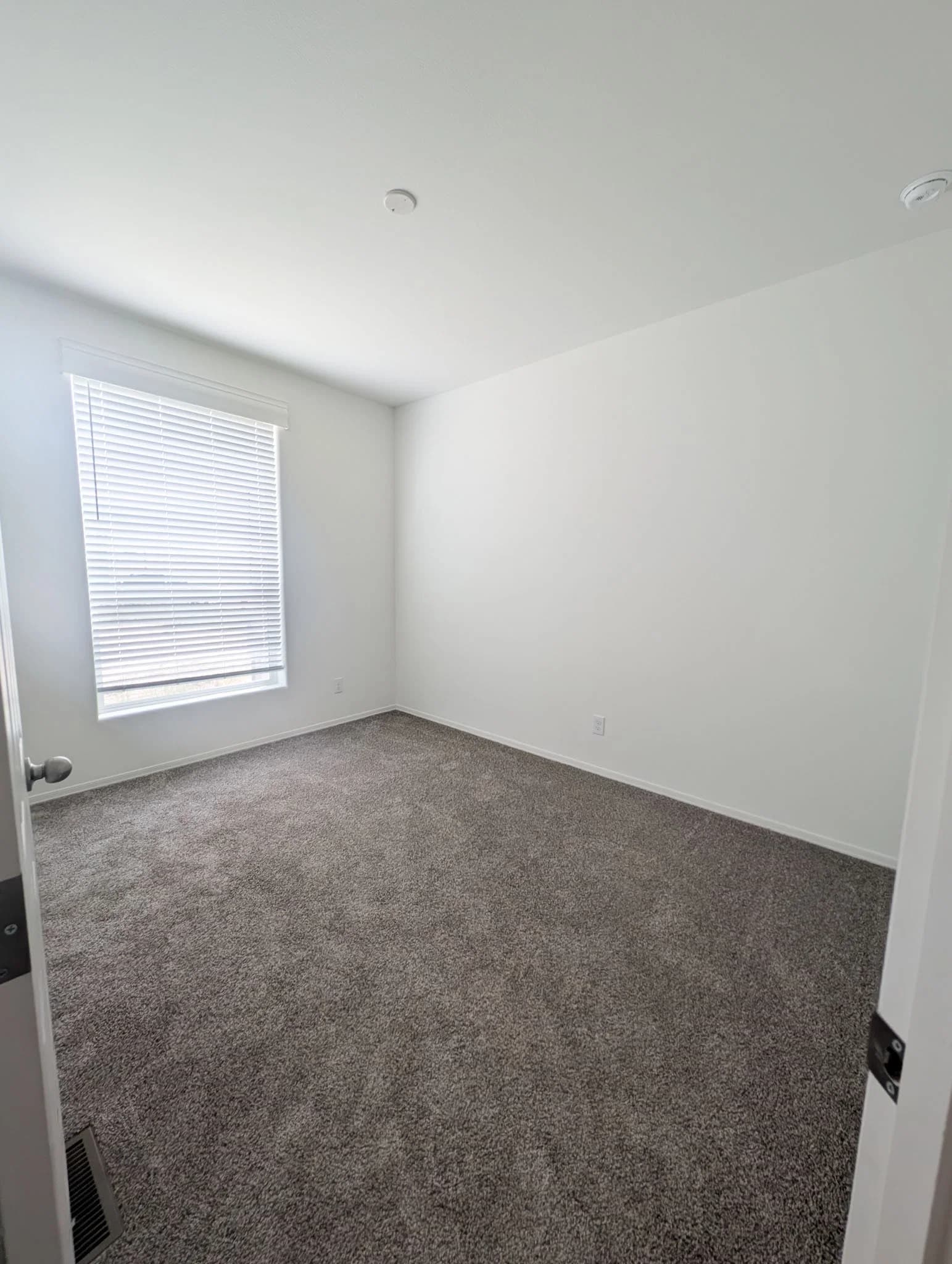 #40 bedroom home features