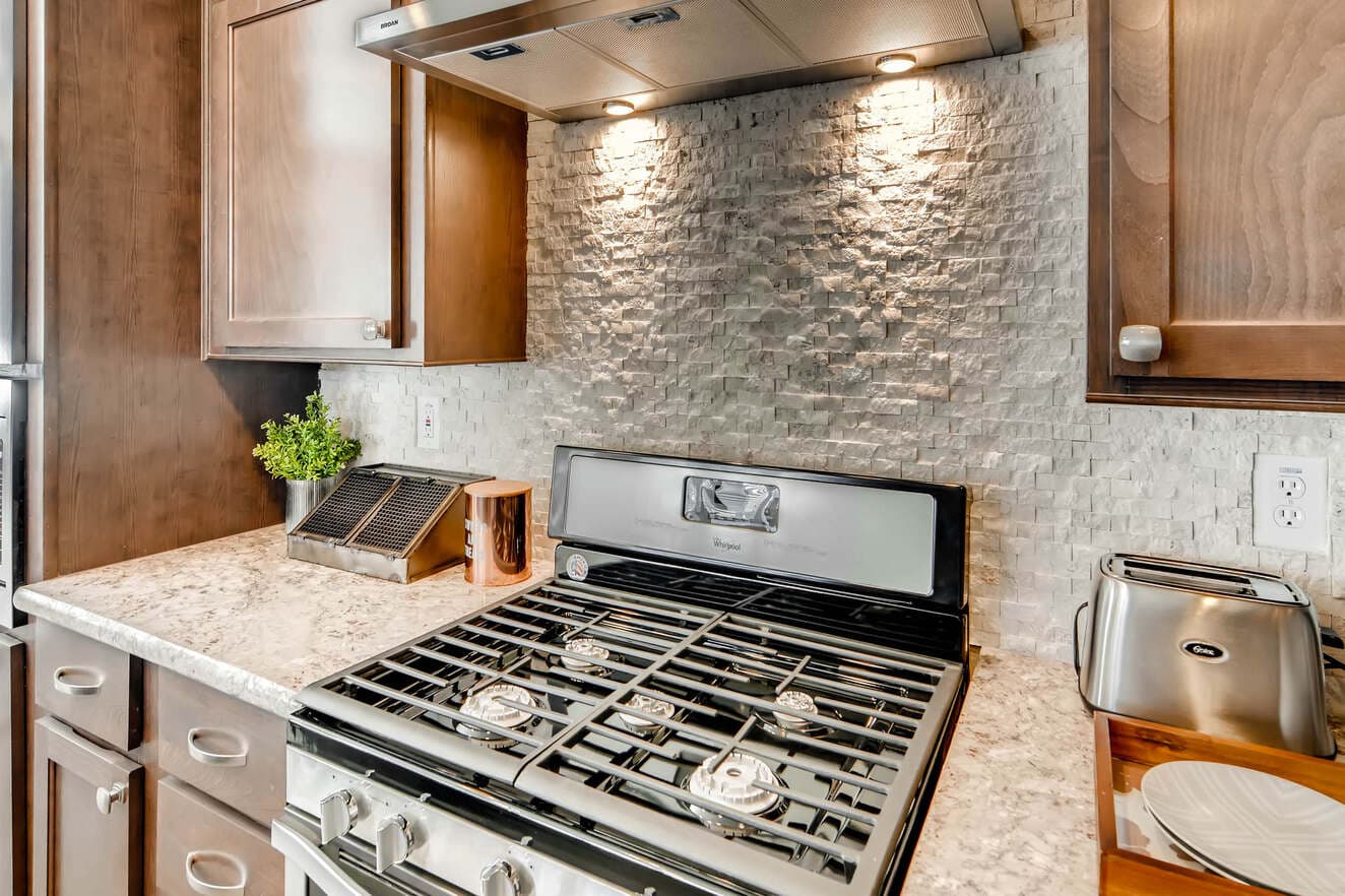 Catalina 2860c kitchen home features