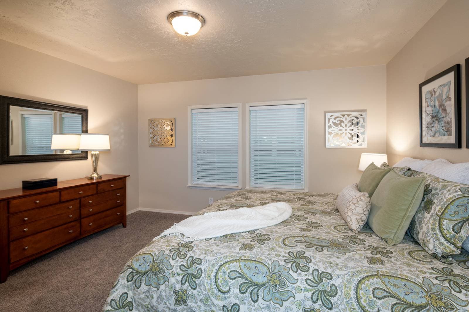 Catena ct4644b bedroom home features