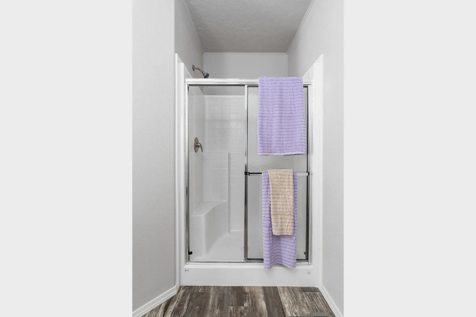 Dreamworks dw4603f bathroom home features