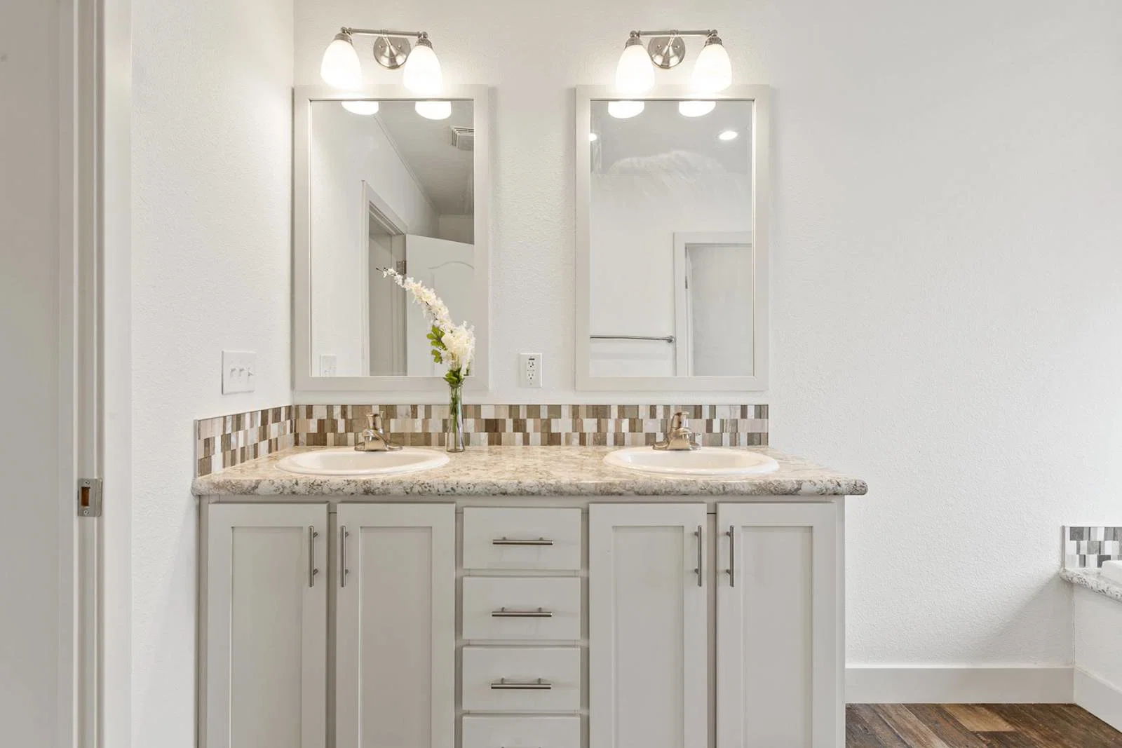 Dreamworks dw4724b bathroom home features